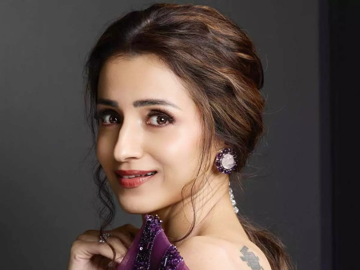 Trisha: విడాకుల వివాదం వేళ ట్విస్ట్.. విజయ్ పుట్టినరోజున సైలెంట్గా ఉన్న త్రిష! Trisha: విడాకుల వివాదం వేళ ట్విస్ట్.. విజయ్ పుట్టినరోజున సైలెంట్గా ఉన్న త్రిష!