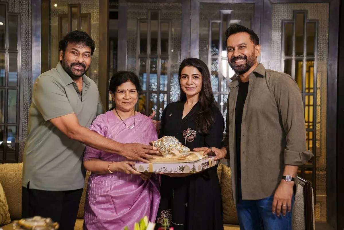 Chiranjeevi: సమంత, రాజ్ దంపతులకు చిరంజీవి స్పెషల్ విషెస్.. నెట్టింట వైరల్ అవుతున్న పోస్ట్! Chiranjeevi: సమంత, రాజ్ దంపతులకు చిరంజీవి స్పెషల్ విషెస్.. నెట్టింట వైరల్ అవుతున్న పోస్ట్!