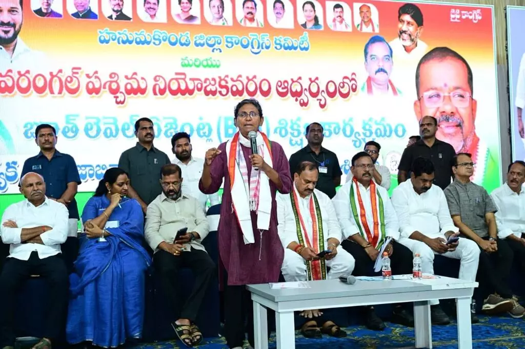 Congress State In-Charge Meenakshi Natarajan: ఓట్లు, సీట్లే కాదు.. పార్టీలనూ కొనేస్తున్నారు!– కాంగ్రెస్ రాష్ట్ర ఇన్ఛార్జి మీనాక్షి నటరాజన్ Congress State In-Charge Meenakshi Natarajan: ఓట్లు, సీట్లే కాదు.. పార్టీలనూ కొనేస్తున్నారు!– కాంగ్రెస్ రాష్ట్ర ఇన్ఛార్జి మీనాక్షి నటరాజన్