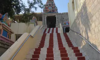 The Spiritual Significance of Temple Steps: దేవాలయ మెట్ల వెనుక దాగి ఉన్న ఆధ్యాత్మిక రహస్యాలు.. వాటిని తాకి నమస్కరించడం వెనుక అసలు కారణం ఇదే.. The Spiritual Significance of Temple Steps: దేవాలయ మెట్ల వెనుక దాగి ఉన్న ఆధ్యాత్మిక రహస్యాలు.. వాటిని తాకి నమస్కరించడం వెనుక అసలు కారణం ఇదే..