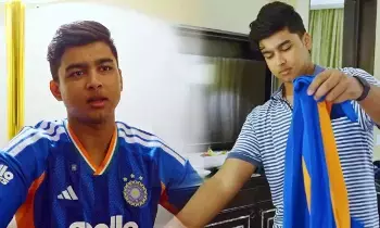 Vaibhav Suryavanshi: కల నిజమైన వేళ.. టీమిండియా జెర్సీ చూసి.. ఎమోషనల్ అయిన వైభవ్ సూర్యవంశీ! Vaibhav Suryavanshi: కల నిజమైన వేళ.. టీమిండియా జెర్సీ చూసి.. ఎమోషనల్ అయిన వైభవ్ సూర్యవంశీ!