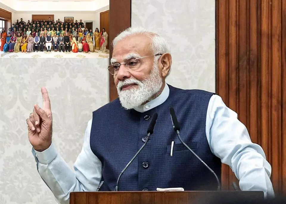 PM Narendra Modi: మీరు చూసేవి ఫైళ్లు కావు.. ప్రజల ఆకాంక్షలు:ప్రధానమంత్రి నరేంద్ర మోదీ PM Narendra Modi: మీరు చూసేవి ఫైళ్లు కావు.. ప్రజల ఆకాంక్షలు:ప్రధానమంత్రి నరేంద్ర మోదీ