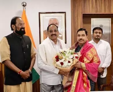Telangana Ministers Urge Centre: రాష్ట్ర అంచనాలకు అనుగుణంగా ధాన్యం కొనుగోళ్లు పెంచాలి: కేంద్ర మంత్రికి తెలంగాణ మంత్రుల విజ్ఞప్తి Telangana Ministers Urge Centre: రాష్ట్ర అంచనాలకు అనుగుణంగా ధాన్యం కొనుగోళ్లు పెంచాలి: కేంద్ర మంత్రికి తెలంగాణ మంత్రుల విజ్ఞప్తి