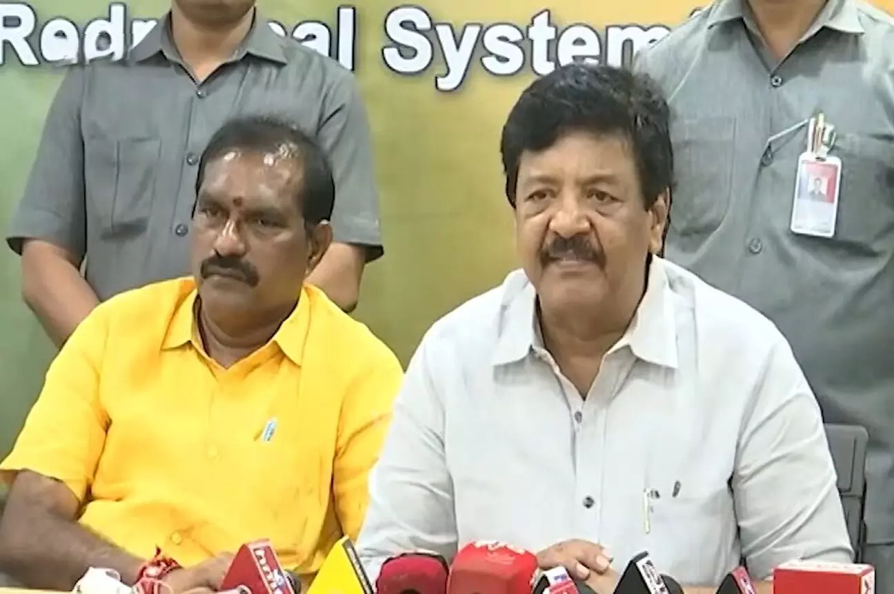 Ministers Nimmala Ramanaidu and Kandula Durgesh: కాపు వర్గాల ప్రయోజనాలను దెబ్బతీసింది జగన్ ప్రభుత్వమే: మంత్రులు నిమ్మల రామానాయుడు, కందుల దుర్గేష్ Ministers Nimmala Ramanaidu and Kandula Durgesh: కాపు వర్గాల ప్రయోజనాలను దెబ్బతీసింది జగన్ ప్రభుత్వమే: మంత్రులు నిమ్మల రామానాయుడు, కందుల దుర్గేష్