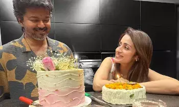 Trisha: విజయ్ బర్త్డే వివాదానికి త్రిష చెక్.. ఒక్క ఫోటోతో రూమర్స్కు ఎండ్ కార్డ్! Trisha: విజయ్ బర్త్డే వివాదానికి త్రిష చెక్.. ఒక్క ఫోటోతో రూమర్స్కు ఎండ్ కార్డ్!