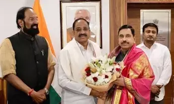 Telangana Ministers Urge Centre: రాష్ట్ర అంచనాలకు అనుగుణంగా ధాన్యం కొనుగోళ్లు పెంచాలి: కేంద్ర మంత్రికి తెలంగాణ మంత్రుల విజ్ఞప్తి Telangana Ministers Urge Centre: రాష్ట్ర అంచనాలకు అనుగుణంగా ధాన్యం కొనుగోళ్లు పెంచాలి: కేంద్ర మంత్రికి తెలంగాణ మంత్రుల విజ్ఞప్తి