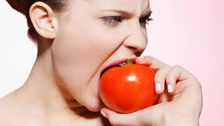 Eat Tomatoes Every Day: రోజూ టమాటా తింటే ఏమవుతుందో తెలుసా? Eat Tomatoes Every Day: రోజూ టమాటా తింటే ఏమవుతుందో తెలుసా?
