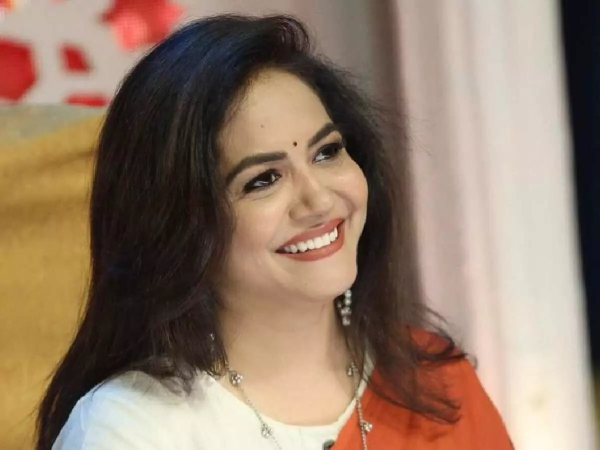 Singer Sunitha: నెటిజన్ల ట్రోలింగ్.. తన వ్యాఖ్యలపై క్లారిటీ ఇచ్చిన సింగర్ సునిత! Singer Sunitha: నెటిజన్ల ట్రోలింగ్.. తన వ్యాఖ్యలపై క్లారిటీ ఇచ్చిన సింగర్ సునిత!