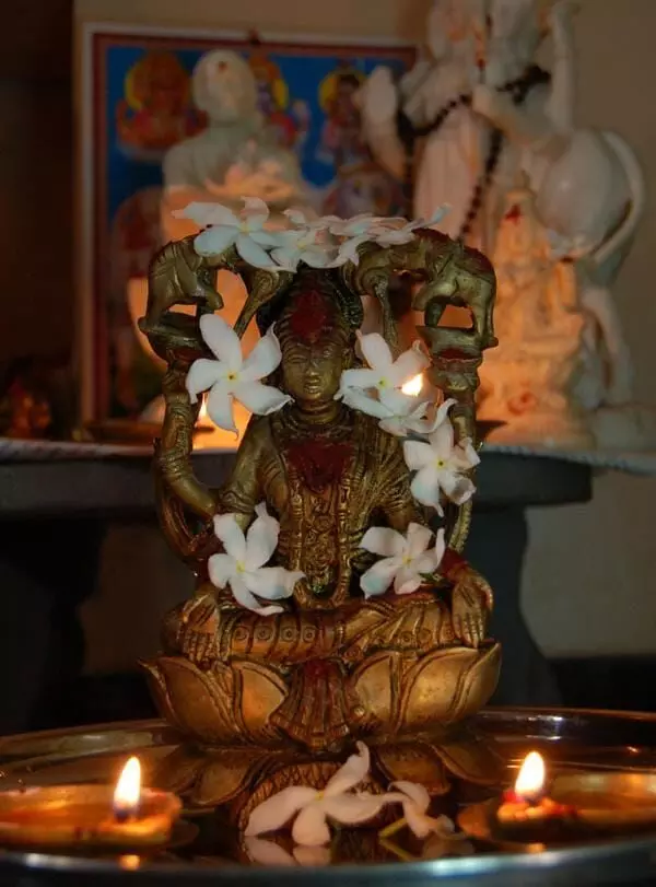 Friday Mahalakshmi Puja: శుక్రవారం మహాలక్ష్మీ పూజ.. ఆర్థిక కష్టాలు తీరి, అష్టైశ్వర్యాలు కలగాలంటే ఇలా చేయండి.. Friday Mahalakshmi Puja: శుక్రవారం మహాలక్ష్మీ పూజ.. ఆర్థిక కష్టాలు తీరి, అష్టైశ్వర్యాలు కలగాలంటే ఇలా చేయండి..