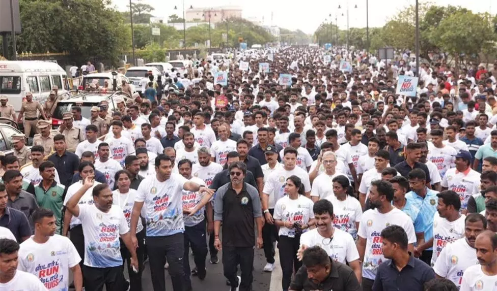 CM Vijay: డ్రగ్స్ నిర్మూలనకు సీఎం విజయ్ పరుగు CM Vijay: డ్రగ్స్ నిర్మూలనకు సీఎం విజయ్ పరుగు