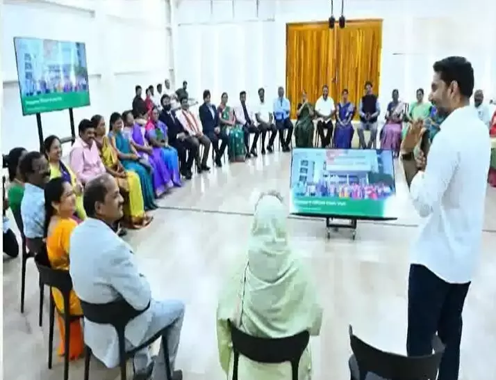 Minister Nara Lokesh: కష్టపడే ఉపాధ్యాయులకు ప్రత్యేక గుర్తింపు: మంత్రి నారా లోకేశ్ Minister Nara Lokesh: కష్టపడే ఉపాధ్యాయులకు ప్రత్యేక గుర్తింపు: మంత్రి నారా లోకేశ్