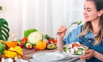 Avoid These Foods During the Monsoon: వర్షాకాలంలో ఈ ఆహార పదార్థాలకు ఎంత దూరంగా ఉంటే అంత మంచిది.. లేదంటే ఆసుపత్రి పాలే.. Avoid These Foods During the Monsoon: వర్షాకాలంలో ఈ ఆహార పదార్థాలకు ఎంత దూరంగా ఉంటే అంత మంచిది.. లేదంటే ఆసుపత్రి పాలే..