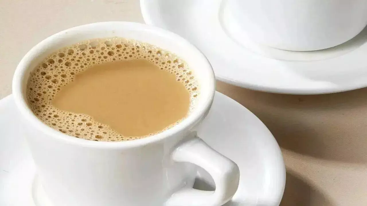 Drinking Hot Tea Right After Meals: భోజనం చేసిన వెంటనే వేడి వేడిగా టీ తాగుతున్నారా? అయితే మీకు ఈ డేంజర్ తప్పదు.. Drinking Hot Tea Right After Meals: భోజనం చేసిన వెంటనే వేడి వేడిగా టీ తాగుతున్నారా? అయితే మీకు ఈ డేంజర్ తప్పదు..