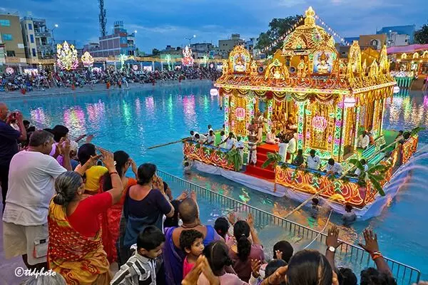Sri Padmavathi Ammavaru: తెప్పపై భక్తులను అభయపరచిన శ్రీ పద్మావతి అమ్మవారు Sri Padmavathi Ammavaru: తెప్పపై భక్తులను అభయపరచిన శ్రీ పద్మావతి అమ్మవారు
