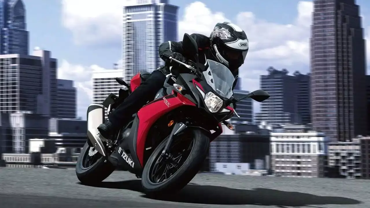Suzuki GSX250R : హయాబుసా లుక్తో మార్కెట్లోకి సుజుకి సరికొత్త సూపర్ స్పోర్ట్ బైక్.. ఫీచర్లు చూస్తే మైండ్ బ్లాకే Suzuki GSX250R : హయాబుసా లుక్తో మార్కెట్లోకి సుజుకి సరికొత్త సూపర్ స్పోర్ట్ బైక్.. ఫీచర్లు చూస్తే మైండ్ బ్లాకే