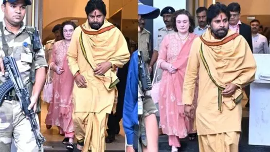Pawan Kalyan: వైద్య పరీక్షల కోసం ముంబయి చేరుకున్న పవన్ కళ్యాణ్ Pawan Kalyan: వైద్య పరీక్షల కోసం ముంబయి చేరుకున్న పవన్ కళ్యాణ్