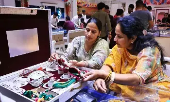 Gold Price : పసిడి మార్కెట్లో వింత ట్రెండ్.. ఏకంగా 50 టన్నులు అమ్మేసిన భారతీయులు Gold Price : పసిడి మార్కెట్లో వింత ట్రెండ్.. ఏకంగా 50 టన్నులు అమ్మేసిన భారతీయులు