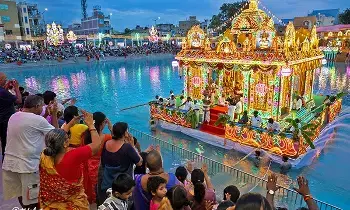 Sri Padmavathi Ammavaru: తెప్పపై భక్తులను అభయపరచిన శ్రీ పద్మావతి అమ్మవారు