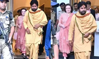 Pawan Kalyan: వైద్య పరీక్షల కోసం ముంబయి చేరుకున్న పవన్ కళ్యాణ్ Pawan Kalyan: వైద్య పరీక్షల కోసం ముంబయి చేరుకున్న పవన్ కళ్యాణ్
