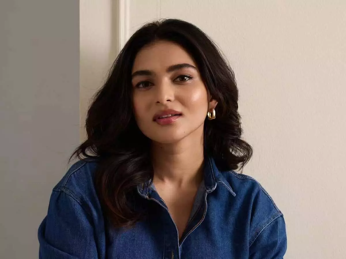 Kayadu Lohar: చేతిలో 6 సినిమాలు.. కాయదు లోహర్ లక్కీ రేస్! Kayadu Lohar: చేతిలో 6 సినిమాలు.. కాయదు లోహర్ లక్కీ రేస్!