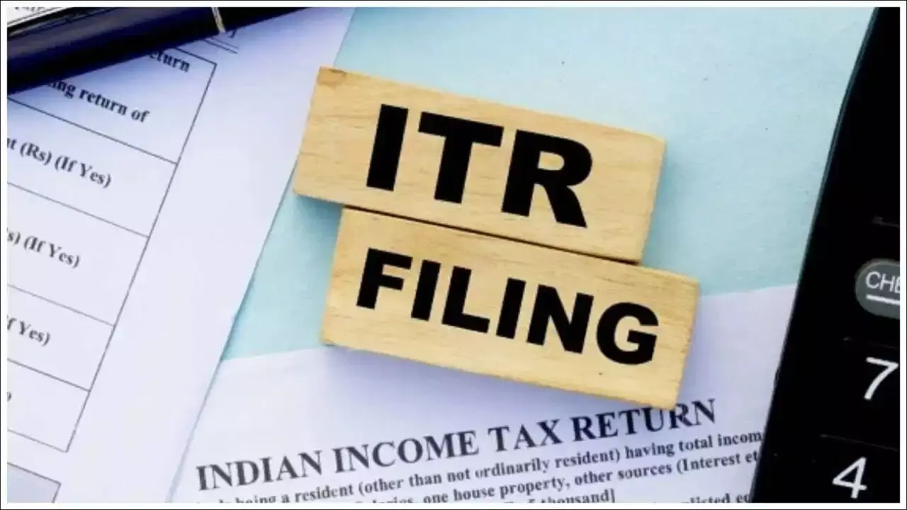 ITR Filing : పన్ను చెల్లింపుదారులకు కేంద్ర ప్రభుత్వం బంపర్ ఆఫర్.. ఐటీఆర్ గడువు తేదీలలో ఊహించని మార్పులు ITR Filing : పన్ను చెల్లింపుదారులకు కేంద్ర ప్రభుత్వం బంపర్ ఆఫర్.. ఐటీఆర్ గడువు తేదీలలో ఊహించని మార్పులు