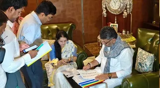 DK Shivakumar: దేశ భవిష్యత్తుకు పునాది ఓటు.. ప్రజాస్వామ్యాన్ని బలోపేతం చేద్దాం: డీకే శివకుమార్ DK Shivakumar: దేశ భవిష్యత్తుకు పునాది ఓటు.. ప్రజాస్వామ్యాన్ని బలోపేతం చేద్దాం: డీకే శివకుమార్