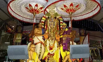 Lord Venkateswara: గరుడవాహనంపై కలియుగ ప్రత్యక్ష దైవం దివ్యమంగళ విహారం