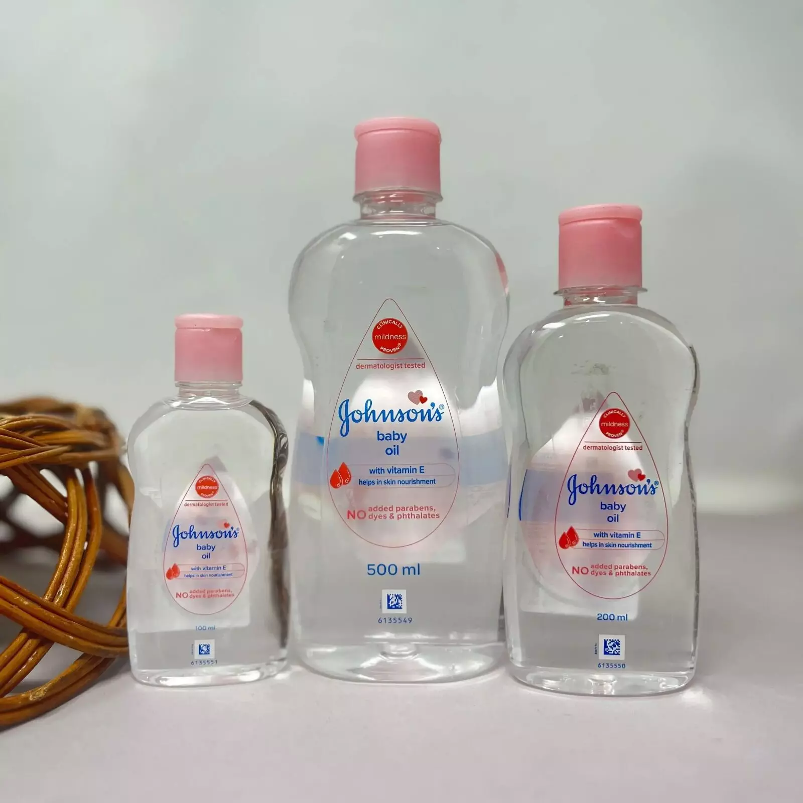 Baby Oil: బేబీ ఆయిల్ను పెద్దవాళ్లు ఎలా వాడుకోవాలో తెలుసా? Baby Oil: బేబీ ఆయిల్ను పెద్దవాళ్లు ఎలా వాడుకోవాలో తెలుసా?