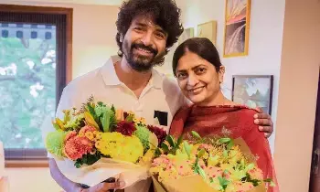 Director Sudha Kongara: హైకోర్టుకెక్కిన డైరెక్టర్ సుధా కొంగర.. రూ. 8 కోట్లకు పైగా రెమ్యునరేషన్ బాకీ Director Sudha Kongara: హైకోర్టుకెక్కిన డైరెక్టర్ సుధా కొంగర.. రూ. 8 కోట్లకు పైగా రెమ్యునరేషన్ బాకీ