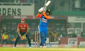 India vs England 1st T20 Today: ఇవాళ భారత్-ఇంగ్లాండ్ తొలి టీ20 ఫైట్.. రివర్సైడ్ గ్రౌండ్లో రసవత్తర పోరు.. గెలిచేది ఎవరు? India vs England 1st T20 Today: ఇవాళ భారత్-ఇంగ్లాండ్ తొలి టీ20 ఫైట్.. రివర్సైడ్ గ్రౌండ్లో రసవత్తర పోరు.. గెలిచేది ఎవరు?