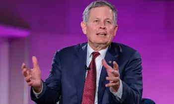 US Senator Steve Daines: భారత్కు ఫోన్ తీసుకెళ్తా.. చైనా వెళ్తే ఇంట్లోనే పెట్టేస్తా! అమెరికా సెనెటర్ స్టీవ్ డైన్స్ విశ్వాసం US Senator Steve Daines: భారత్కు ఫోన్ తీసుకెళ్తా.. చైనా వెళ్తే ఇంట్లోనే పెట్టేస్తా! అమెరికా సెనెటర్ స్టీవ్ డైన్స్ విశ్వాసం