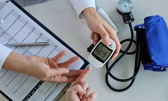 High Blood Pressure and Diabetes: పురుషుల్లో వేగంగా పెరుగుతున్న బీపీ, షుగర్.. అసలు కారణాలు ఇవే.. High Blood Pressure and Diabetes: పురుషుల్లో వేగంగా పెరుగుతున్న బీపీ, షుగర్.. అసలు కారణాలు ఇవే..