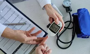 High Blood Pressure and Diabetes: పురుషుల్లో వేగంగా పెరుగుతున్న బీపీ, షుగర్.. అసలు కారణాలు ఇవే.. High Blood Pressure and Diabetes: పురుషుల్లో వేగంగా పెరుగుతున్న బీపీ, షుగర్.. అసలు కారణాలు ఇవే..