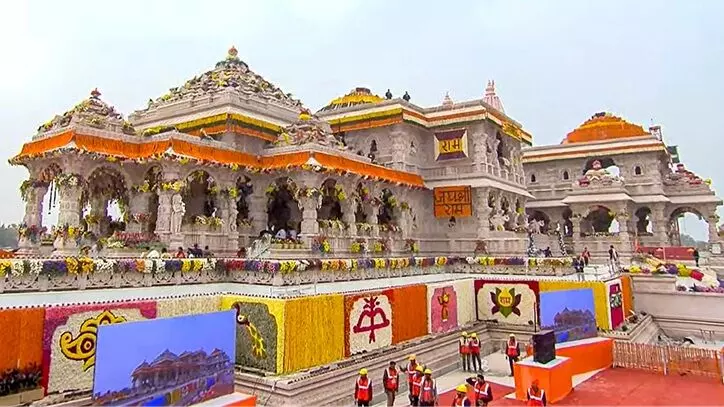 Ayodhya Ram Temple: అయోధ్య రామమందిరం: విరాళాల లెక్కింపులో కఠిన నియమాలు.. జేబులు లేని యూనిఫాం, ఫోన్లు నిషేధం Ayodhya Ram Temple: అయోధ్య రామమందిరం: విరాళాల లెక్కింపులో కఠిన నియమాలు.. జేబులు లేని యూనిఫాం, ఫోన్లు నిషేధం