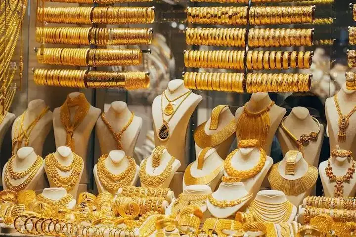 Gold Price : బంగారానికి మళ్లీ రెక్కలు.. వరుస పతనాలకు బ్రేక్ వేస్తూ ఊహించని రేంజ్లో పెరిగిన ధరలు Gold Price : బంగారానికి మళ్లీ రెక్కలు.. వరుస పతనాలకు బ్రేక్ వేస్తూ ఊహించని రేంజ్లో పెరిగిన ధరలు