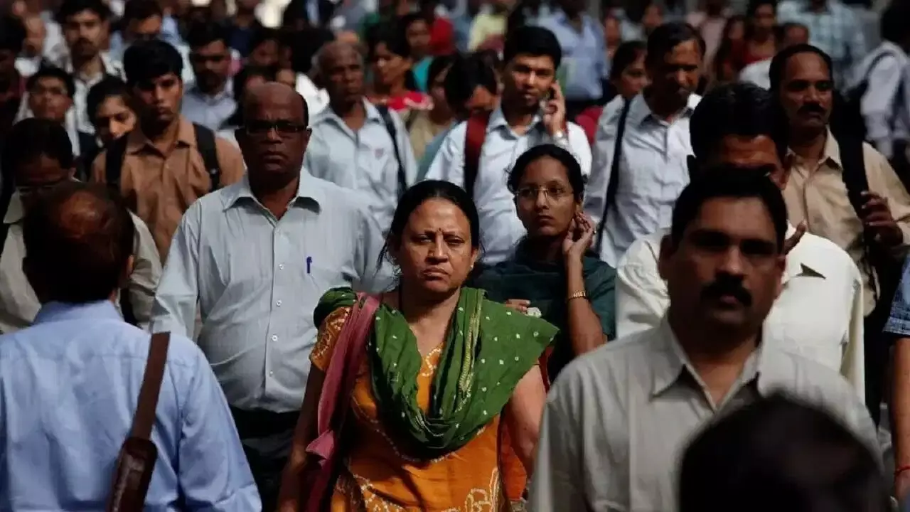 Indian Economy : భారత ఆర్థిక వ్యవస్థకు రియల్ హీరోలు.. 2036 నాటికి దేశాన్ని నడిపించబోతున్న మిడిల్ క్లాస్ Indian Economy : భారత ఆర్థిక వ్యవస్థకు రియల్ హీరోలు.. 2036 నాటికి దేశాన్ని నడిపించబోతున్న మిడిల్ క్లాస్