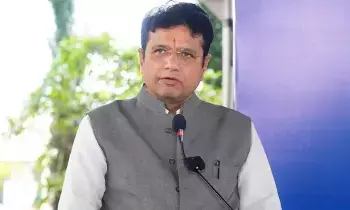 Minister Sridhar Babu: కాళేశ్వరం ప్రాజెక్టులో బీఆర్ఎస్ నాయకుల దోపిడీ జరిగిందని మంత్రి శ్రీధర్బాబు ఆరోపణ Minister Sridhar Babu: కాళేశ్వరం ప్రాజెక్టులో బీఆర్ఎస్ నాయకుల దోపిడీ జరిగిందని మంత్రి శ్రీధర్బాబు ఆరోపణ