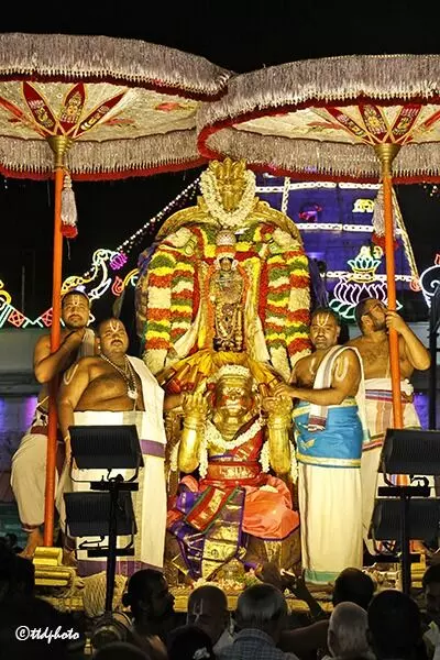 Sri Sundararaja Swamy: హనుమంత వాహనంపై భక్తులను అనుగ్రహించిన శ్రీ సుందరరాజస్వామివారు Sri Sundararaja Swamy: హనుమంత వాహనంపై భక్తులను అనుగ్రహించిన శ్రీ సుందరరాజస్వామివారు