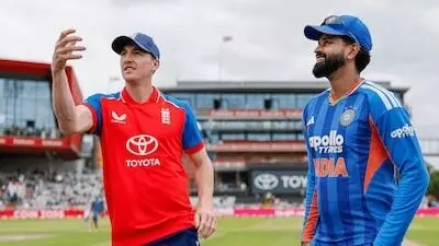 England: భారత్తో మూడో టీ20: ప్లేయింగ్ ఎలెవన్ను ప్రకటించిన ఇంగ్లాండ్! England: భారత్తో మూడో టీ20: ప్లేయింగ్ ఎలెవన్ను ప్రకటించిన ఇంగ్లాండ్!
