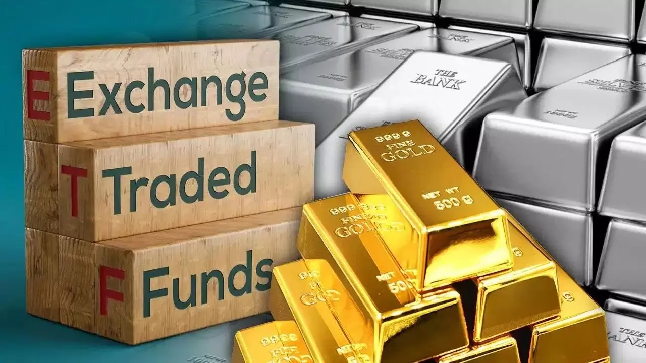 Gold ETF : మారుతున్న కాలం.. మారుతున్న ఇన్వెస్ట్మెంట్ స్టైల్.. ఆభరణాల కంటే గోల్డ్ ఈటీఎఫ్లకే ఇన్వెస్టర్ల మొగ్గు Gold ETF : మారుతున్న కాలం.. మారుతున్న ఇన్వెస్ట్మెంట్ స్టైల్.. ఆభరణాల కంటే గోల్డ్ ఈటీఎఫ్లకే ఇన్వెస్టర్ల మొగ్గు