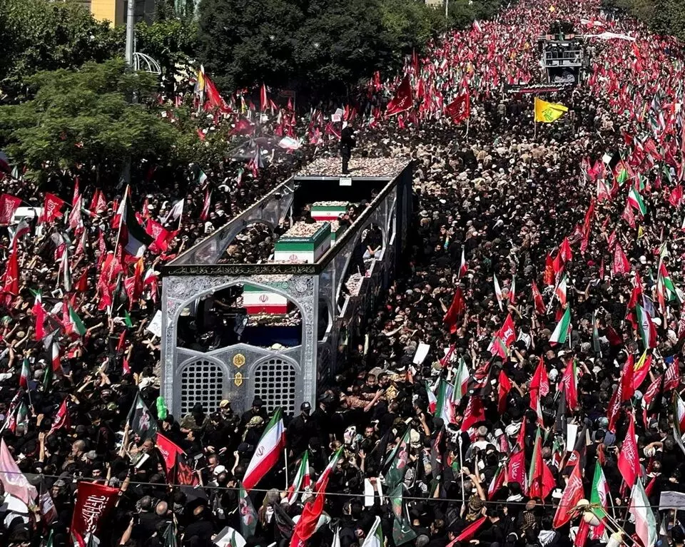 Khamenei Funeral: ట్రంప్పై ఇరాన్లో తీవ్ర ఆగ్రహం: ఖమేనీ అంత్యక్రియల్లో నినాదాలు Khamenei Funeral: ట్రంప్పై ఇరాన్లో తీవ్ర ఆగ్రహం: ఖమేనీ అంత్యక్రియల్లో నినాదాలు