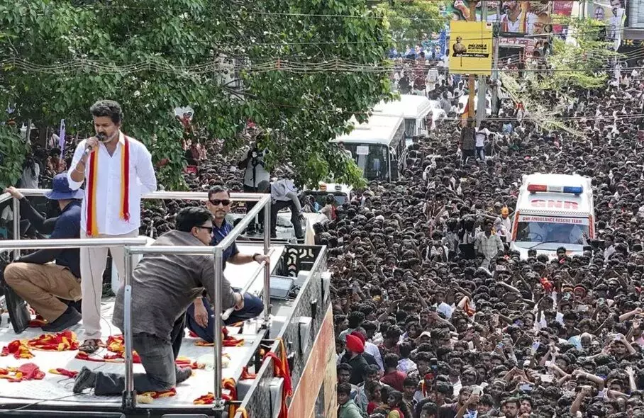 Supreme Court: సుప్రీం కోర్టు: సీఎం పర్యటనలు నియంత్రించాలా? డీఎంకే పిటిషన్ను తోసిపుచ్చింది Supreme Court: సుప్రీం కోర్టు: సీఎం పర్యటనలు నియంత్రించాలా? డీఎంకే పిటిషన్ను తోసిపుచ్చింది