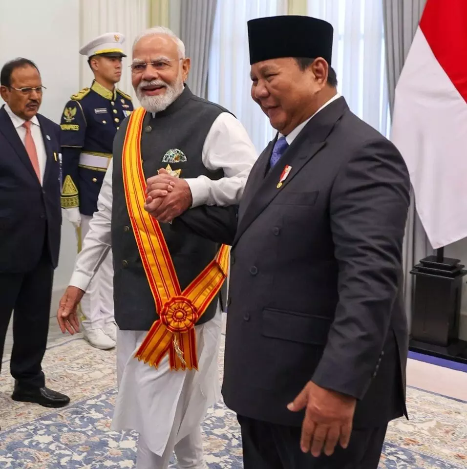 PM Modi’s Indonesia Visit: ప్రధాని మోదీ ఇండోనేసియా పర్యటన: బ్రహ్మోస్ క్షిపణులు సహా 14 కీలక ఒప్పందాలు PM Modi’s Indonesia Visit: ప్రధాని మోదీ ఇండోనేసియా పర్యటన: బ్రహ్మోస్ క్షిపణులు సహా 14 కీలక ఒప్పందాలు