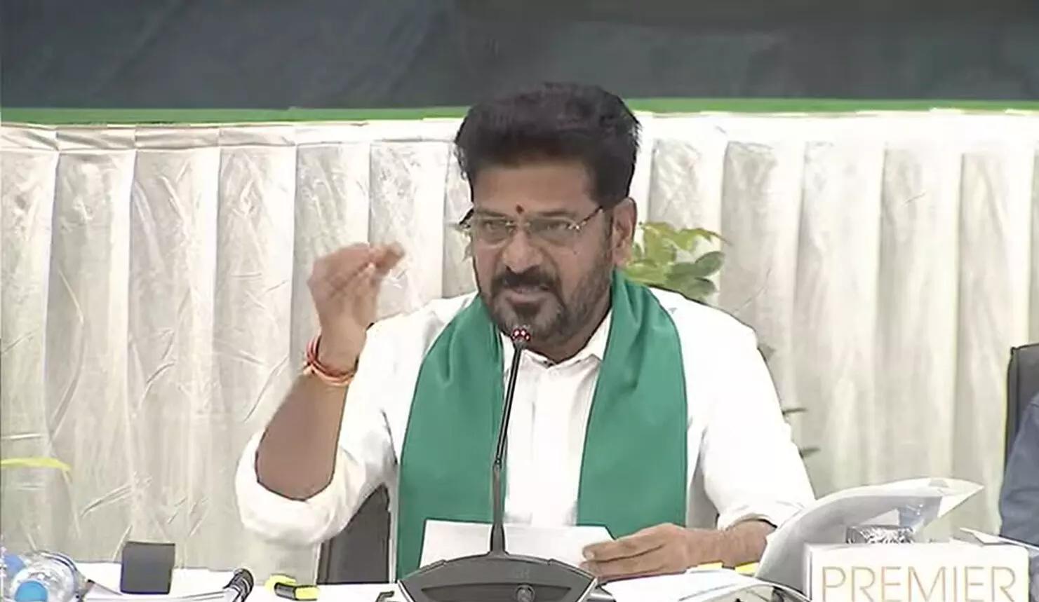 Revanth Reddy: కాళేశ్వరం వైఫల్యం: కేసీఆర్పై రేవంత్ తీవ్ర విమర్శలు Revanth Reddy: కాళేశ్వరం వైఫల్యం: కేసీఆర్పై రేవంత్ తీవ్ర విమర్శలు