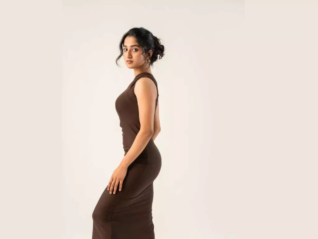 Sushmita Shett: టాలీవుడ్లో హీరోయిన్గా సుస్మితా శెట్టి ఎంట్రీ Sushmita Shett: టాలీవుడ్లో హీరోయిన్గా సుస్మితా శెట్టి ఎంట్రీ