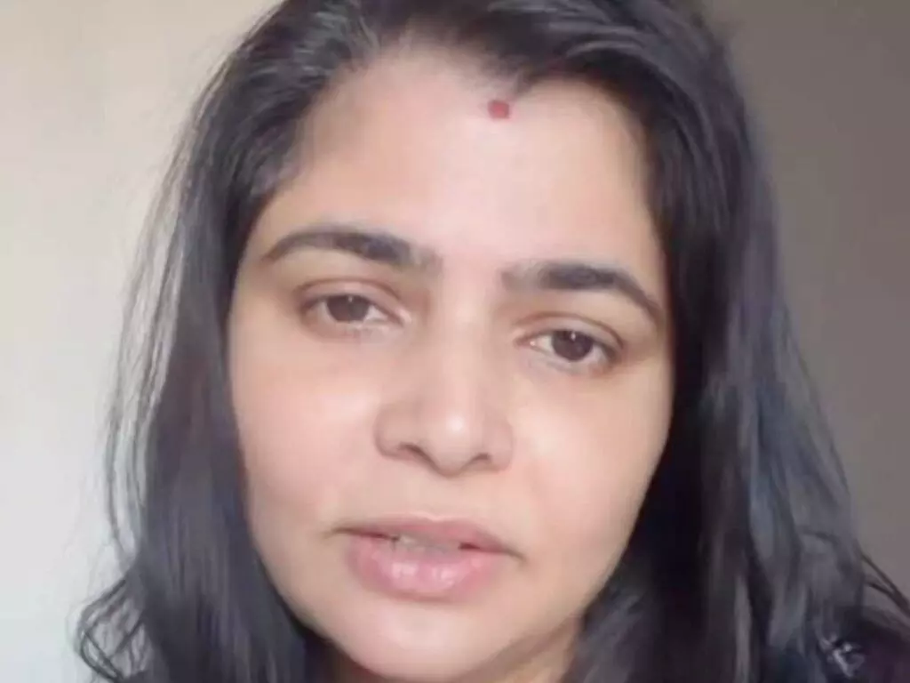 Chinmayi: నా కుటుంబంపై ఆన్లైన్ వేధింపులు.. చిన్మయి కీలక కామెంట్స్ ! Chinmayi: నా కుటుంబంపై ఆన్లైన్ వేధింపులు.. చిన్మయి కీలక కామెంట్స్ !