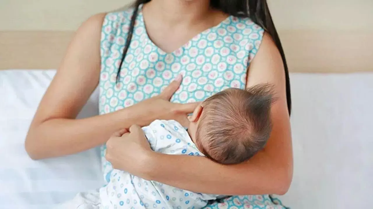 Breastfeeding Mothers Self-Medicating: బిడ్డకు పాలు ఇచ్చే తల్లులు సొంత వైద్యం చేసుకుంటున్నారా? మెడికల్ రిపోర్ట్స్లో షాకింగ్ నిజాలు Breastfeeding Mothers Self-Medicating: బిడ్డకు పాలు ఇచ్చే తల్లులు సొంత వైద్యం చేసుకుంటున్నారా? మెడికల్ రిపోర్ట్స్లో షాకింగ్ నిజాలు