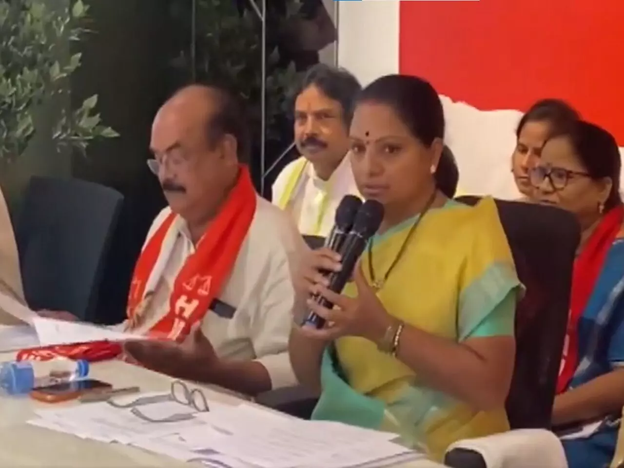 Kavitha: సింగరేణి కార్మికుల సమస్యలపై కవిత ఆగ్రహం: మెడికల్ బోర్డు ఏర్పాటు చేయాలి Kavitha: సింగరేణి కార్మికుల సమస్యలపై కవిత ఆగ్రహం: మెడికల్ బోర్డు ఏర్పాటు చేయాలి