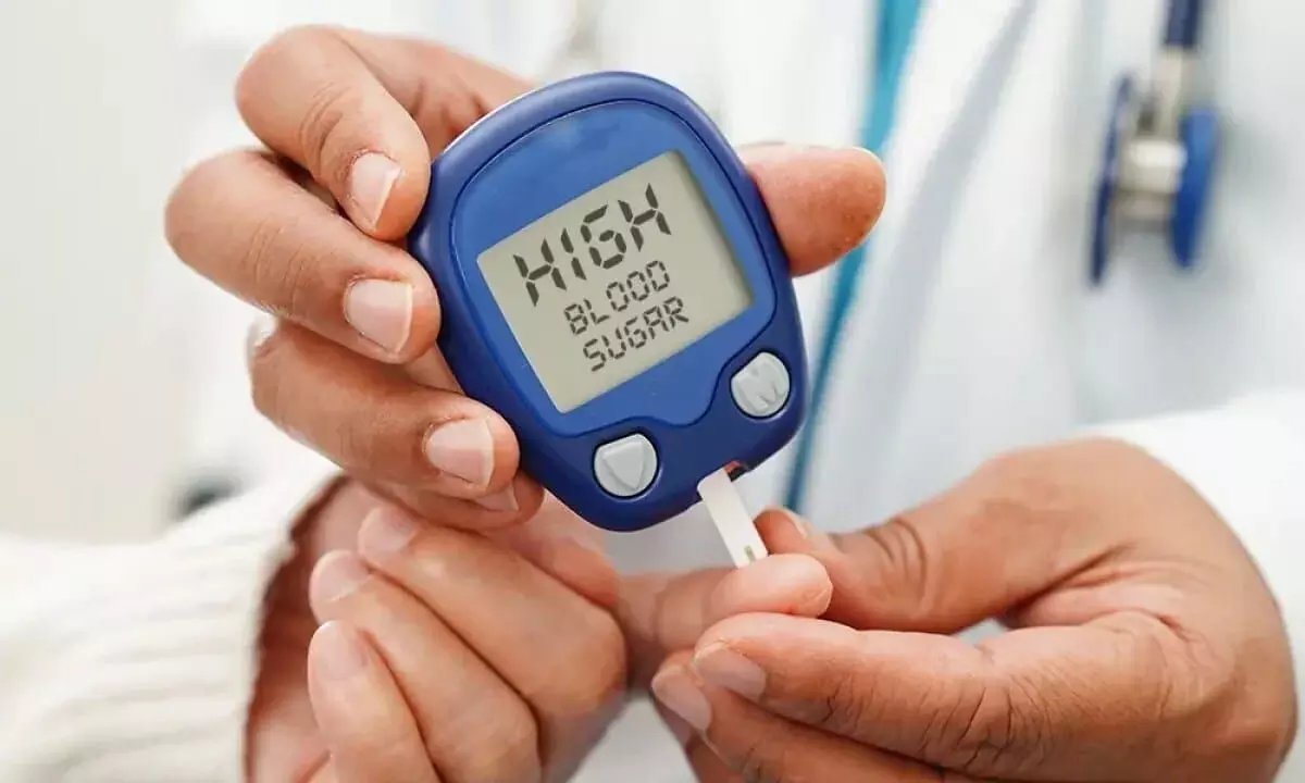 People with Diabetes: మధుమేహం ఉన్నవారిలో చిగుళ్ల రక్తస్రావం, పళ్లు ఊడటం ఎందుకు జరుగుతుంది? నిపుణుల హెచ్చరిక.. People with Diabetes: మధుమేహం ఉన్నవారిలో చిగుళ్ల రక్తస్రావం, పళ్లు ఊడటం ఎందుకు జరుగుతుంది? నిపుణుల హెచ్చరిక..