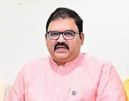 Pattabhiram: లూటీకి ప్రతీక జగన్.. పారిశ్రామికాభివృద్ధికి ప్రతీక చంద్రబాబు: పట్టాభిరామ్ తీవ్ర ఆరోపణలు Pattabhiram: లూటీకి ప్రతీక జగన్.. పారిశ్రామికాభివృద్ధికి ప్రతీక చంద్రబాబు: పట్టాభిరామ్ తీవ్ర ఆరోపణలు